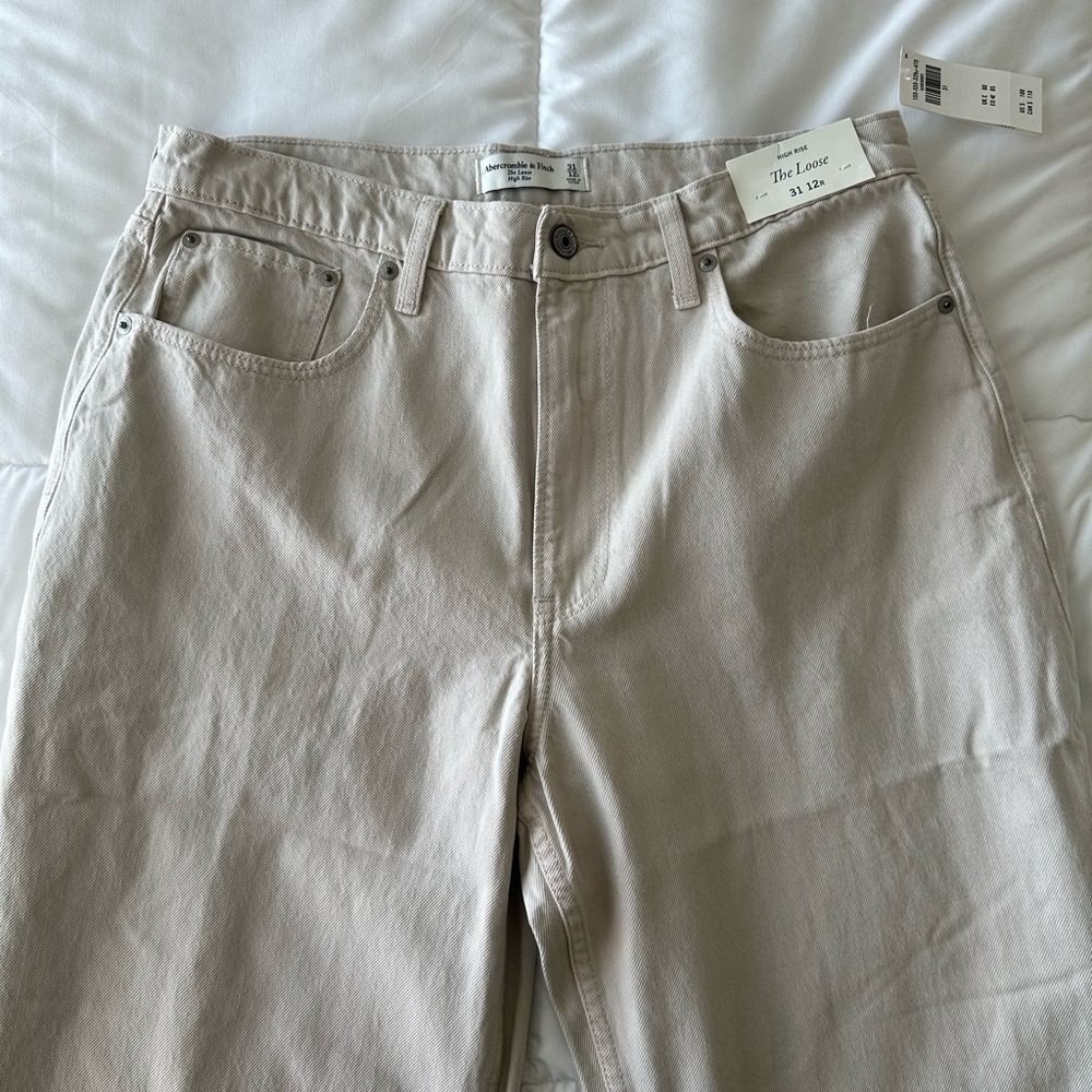 NWT | Abercrombie & Fitch High Rise Loose Jeans | Stone | 31 size 12 Regular